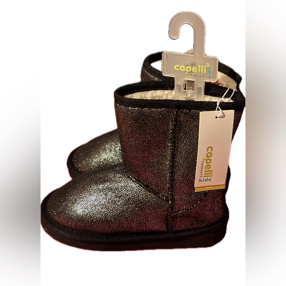 Black sparkling Ugg style boots 
Kids size 1
New with Tags